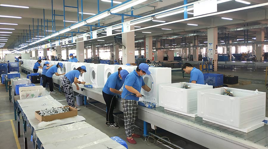 高效率！員工們忙碌地開(kāi)展巴西客戶的衣物烘干機(jī)生產(chǎn)工作